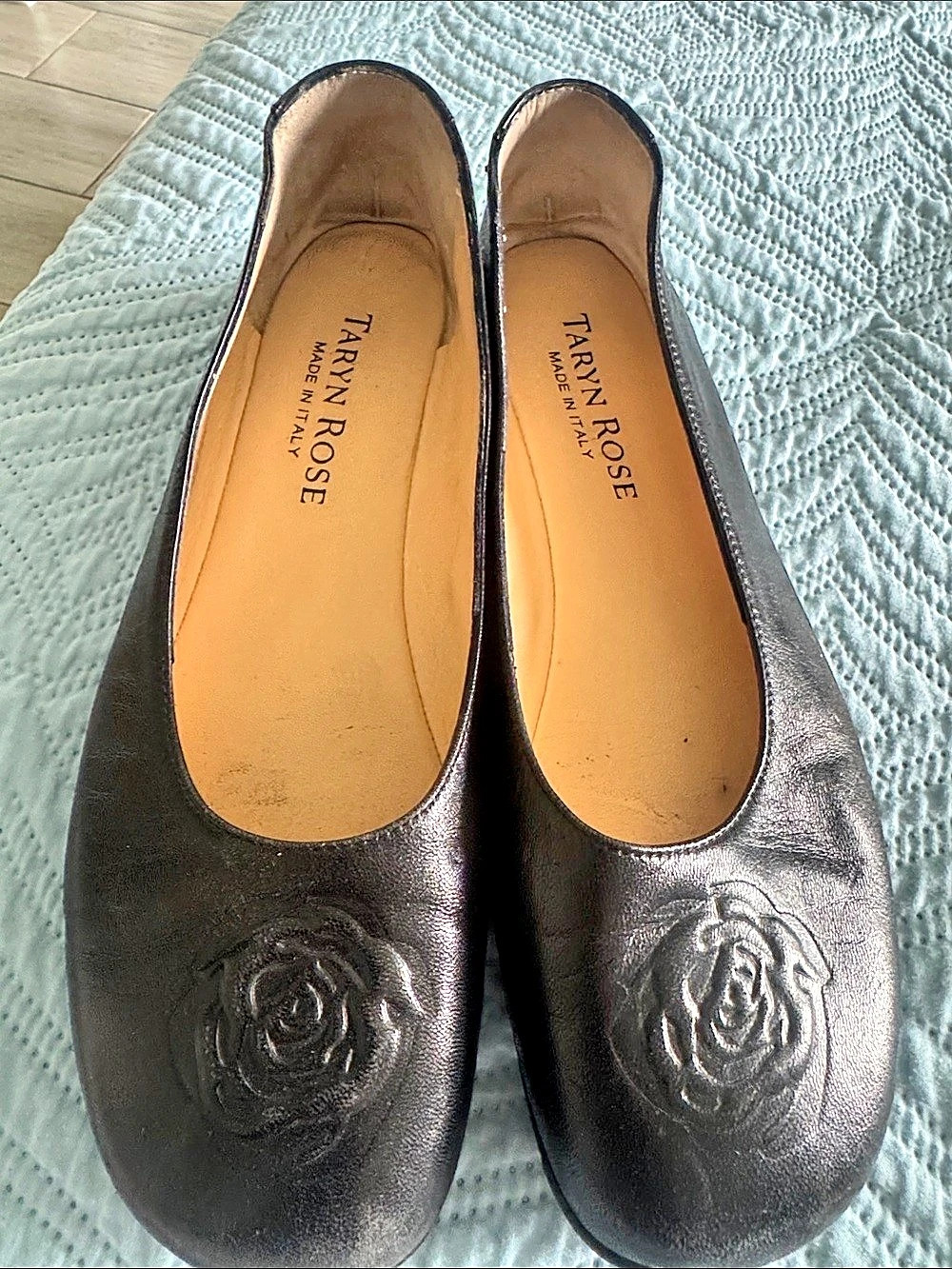 Taryn Rose Embossed Rose Flats in Black US 8.5